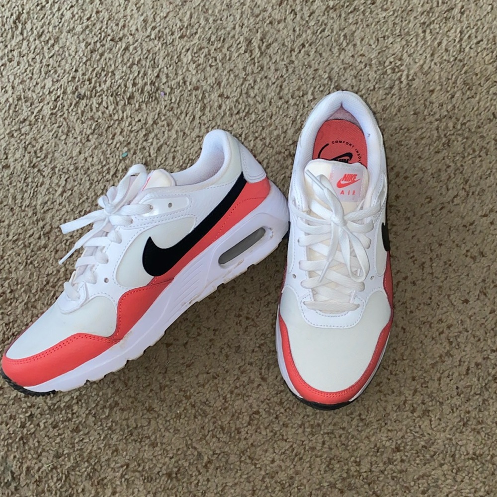 Women’s Nike air size 9 red white black